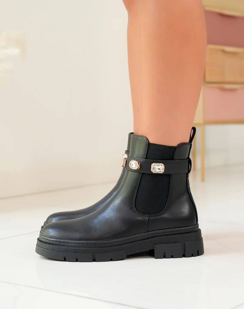 Bottines Chelsea noires pour femme avec lanière scratch et détails bijoux tendances