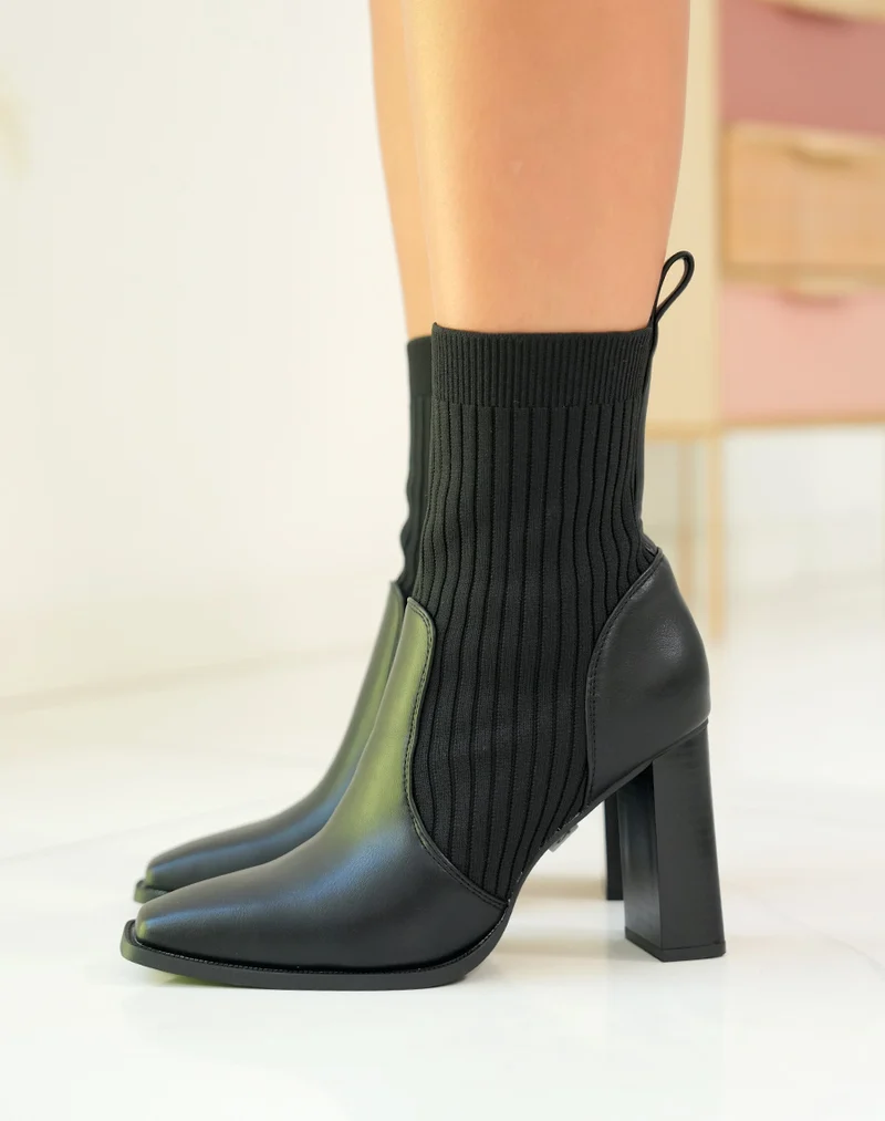 Bottines Classiques Bi-matière à Bout Carré - La Quintessence de l'Élégance Féminine