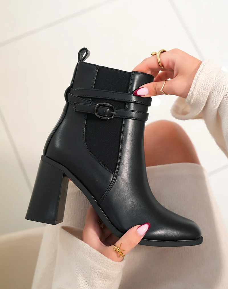 Chic et Polyvalentes : Bottines Noires Bi-Matière avec Talon et Sangles Ajustables