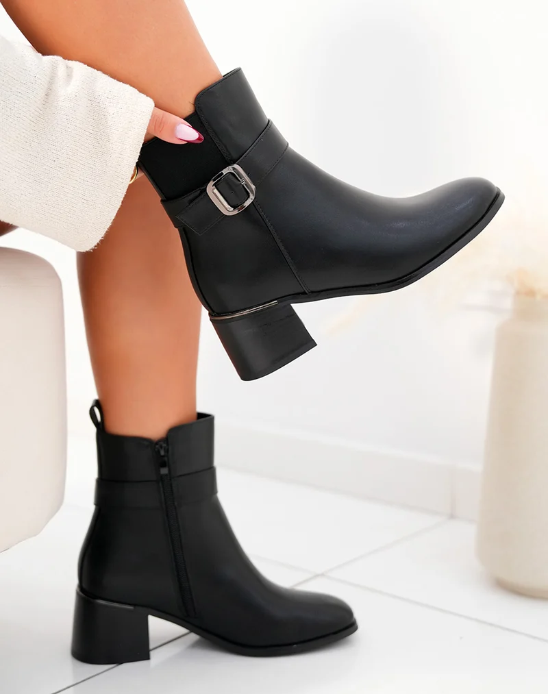 Bottines Noires à Talon et Sangle Argentée