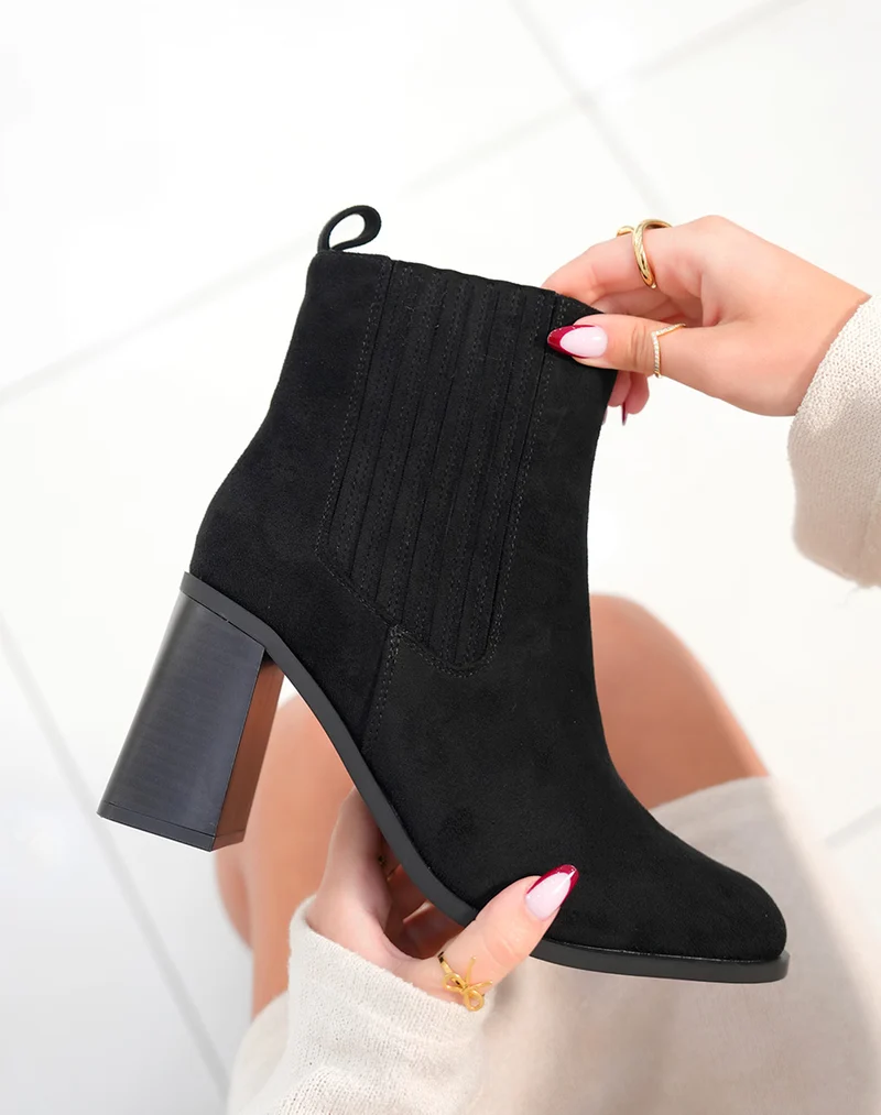 Bottines élégantes à talons noires effet daim