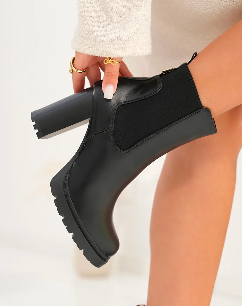 Bottines noires à talon et détail en élastique