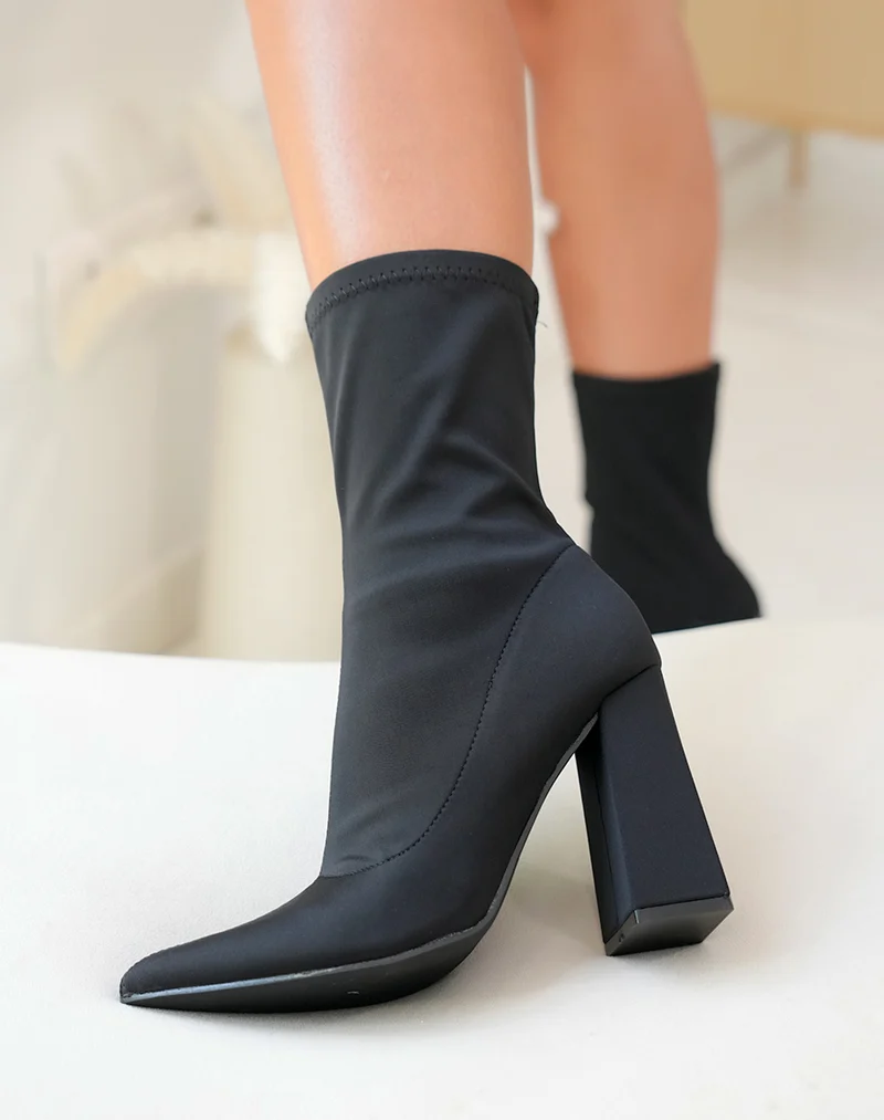 Bottines à talon en tissu noir et à bout pointu
