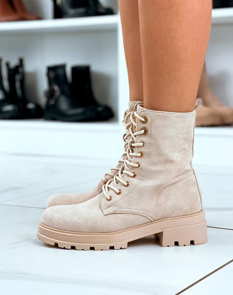BOTTINES MONTANTES ? LACETS BEIGES EN SU?DINE AVEC D?TAILS DOR?S