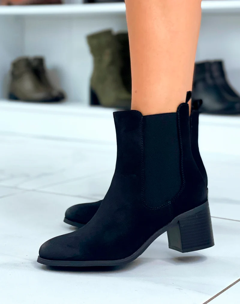 Bottines Noires en Suédine à Talon : L'Allure Féminine Par Excellence