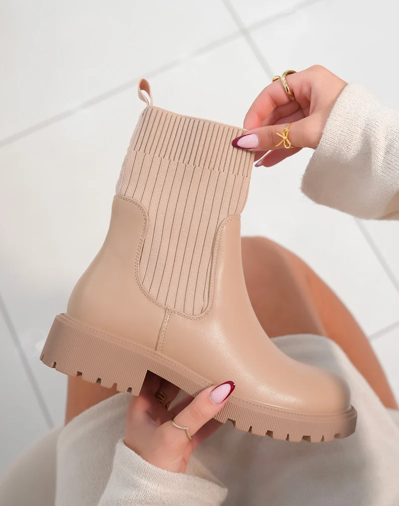 Bottines Chelsea beiges bicolores effet chaussette - Douceur et tendance à vos pieds
