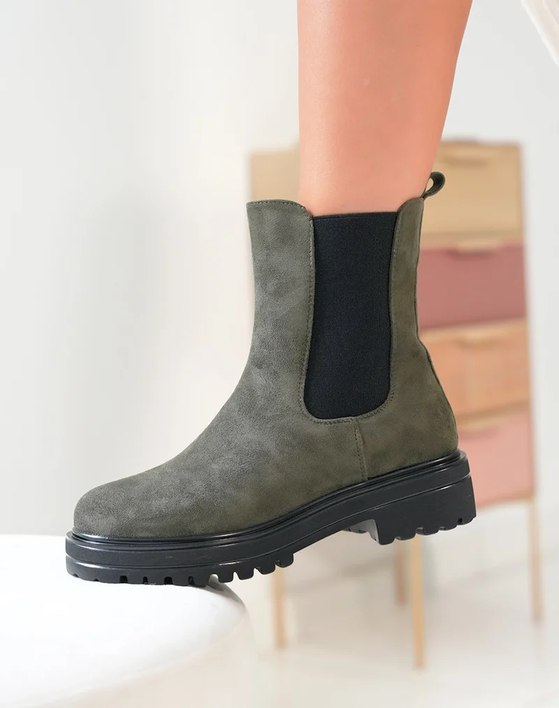 Bottines Kaki Chelsea en Suédine - L'Équilibre Parfait entre Style et Confort