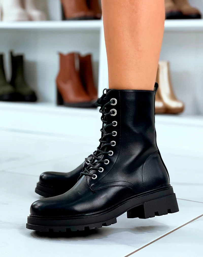 Bottines Noires à Lacets avec Détails Argentés Glamour
