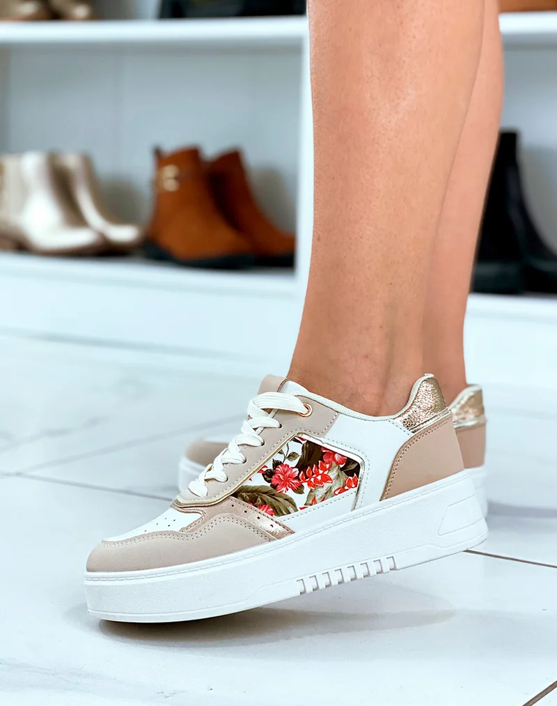 Baskets blanches féminines avec touches florales