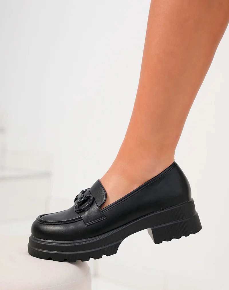 Mocassins noirs a détail noir