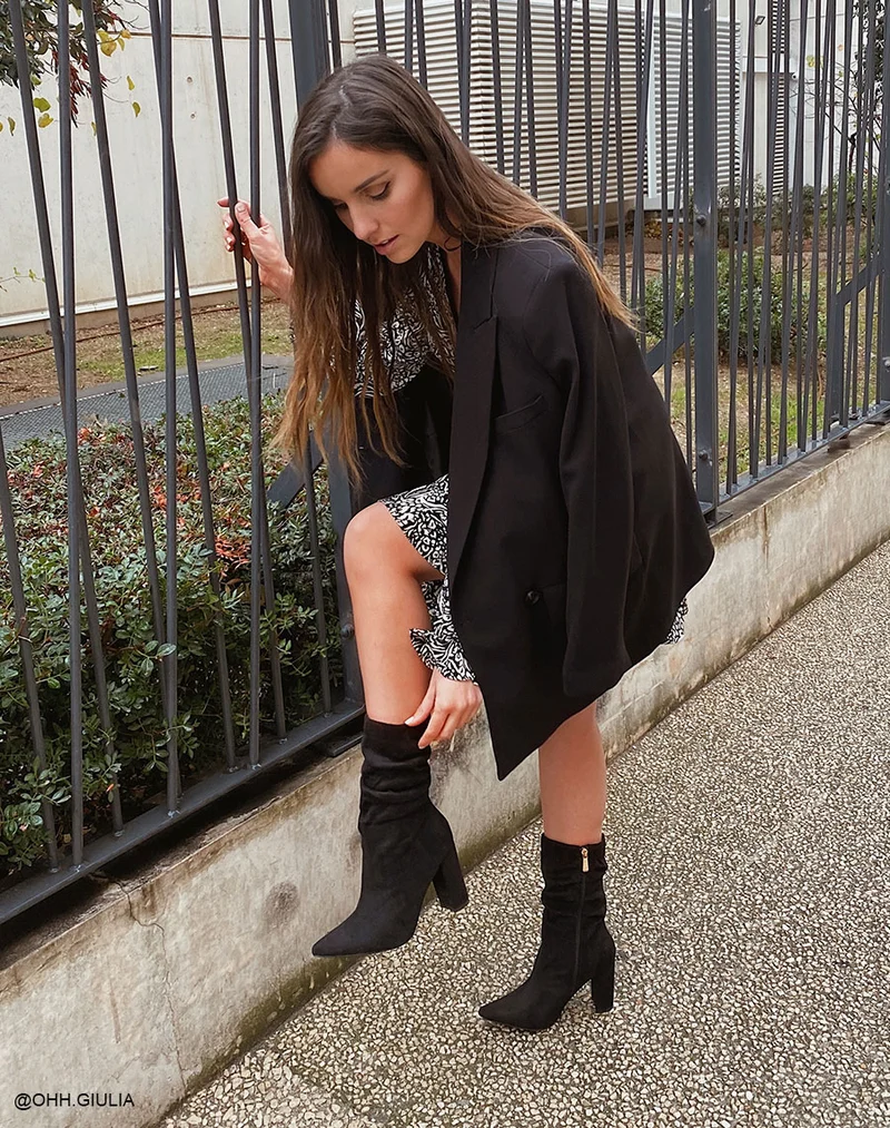 Bottines à talon noires plissées à bout pointu