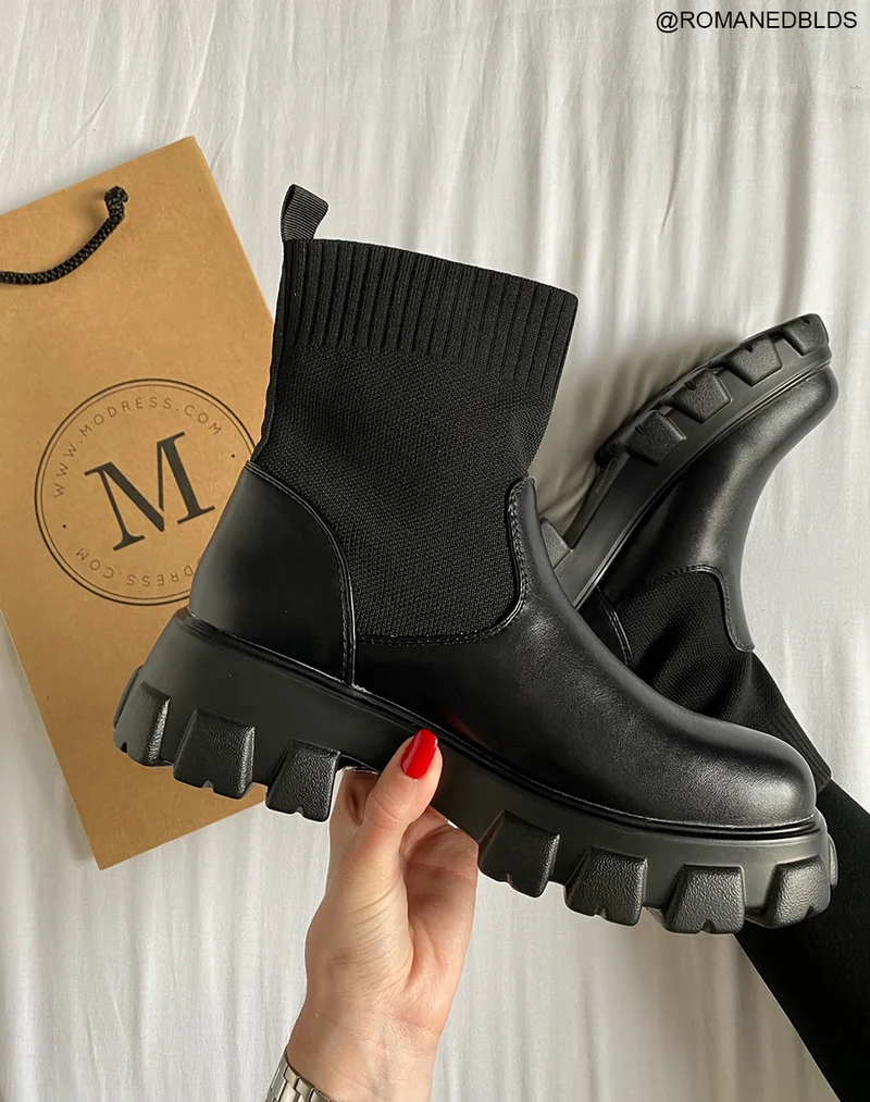 Bottines chaussettes noires et semelle plateforme