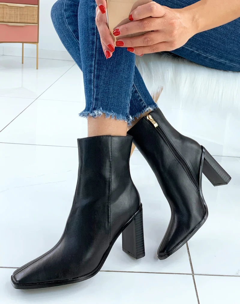 Bottines à talons noires à bout carré
