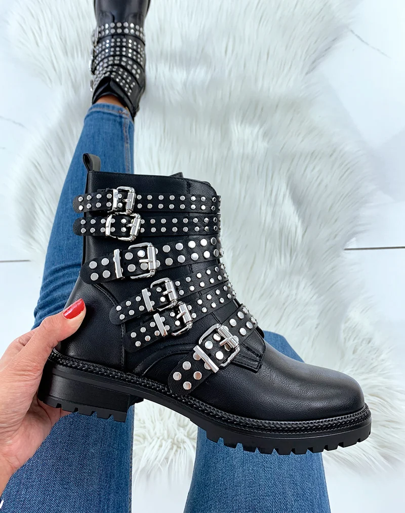 Bottines basses noires cloutées