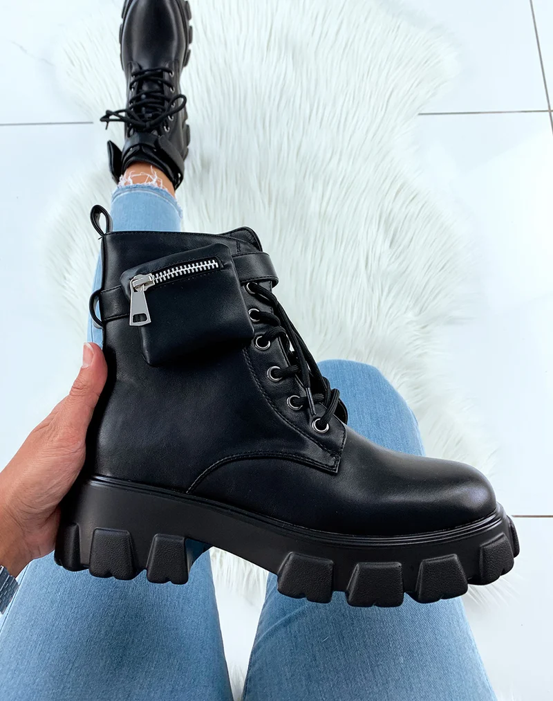 Bottines noires mat à petite pochette