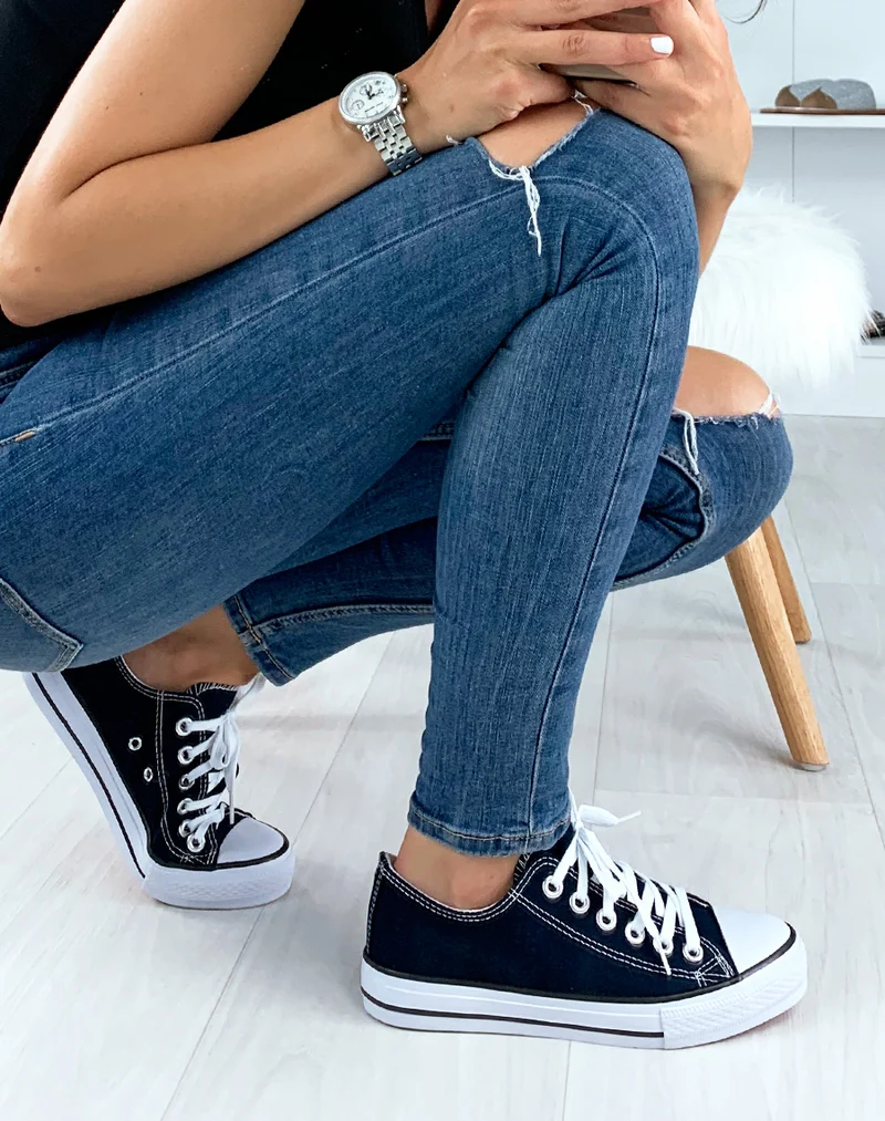 Baskets bleus marine