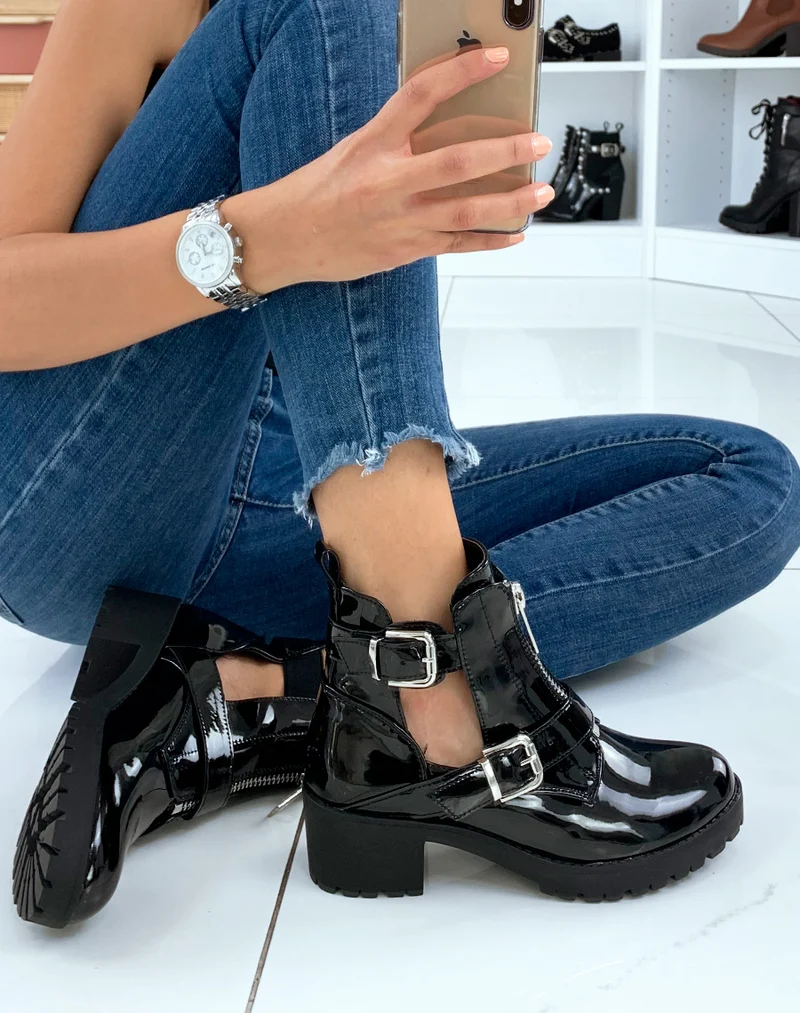 Bottines noires vernis et ouvertes à double lanières