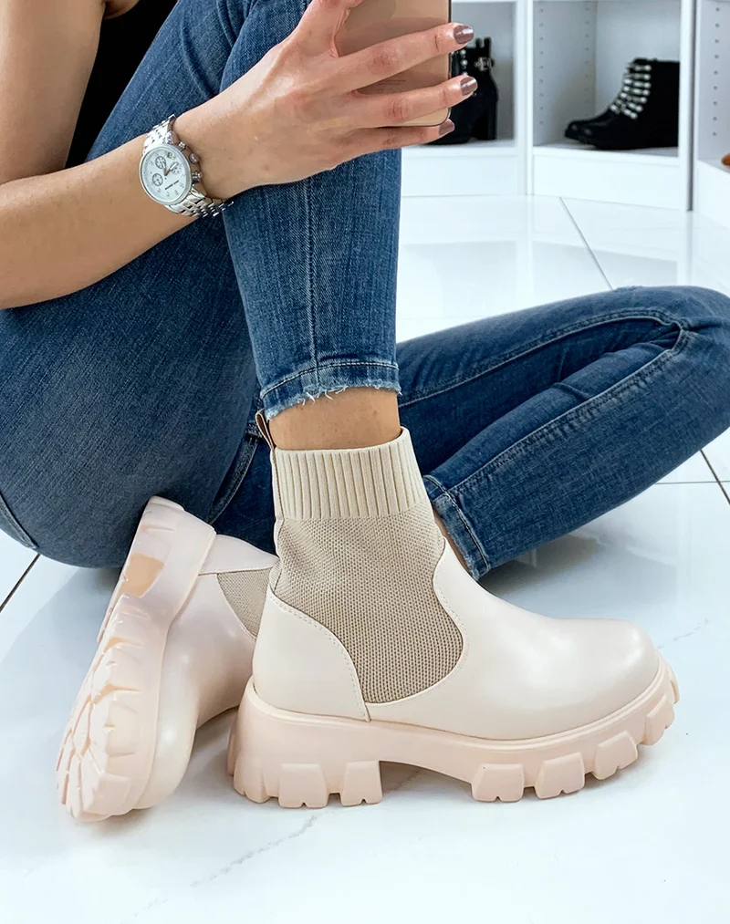 Bottines beiges chaussettes à semelle crantée