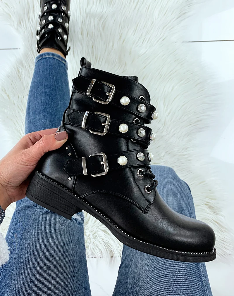 Bottines noires à lanières perlées