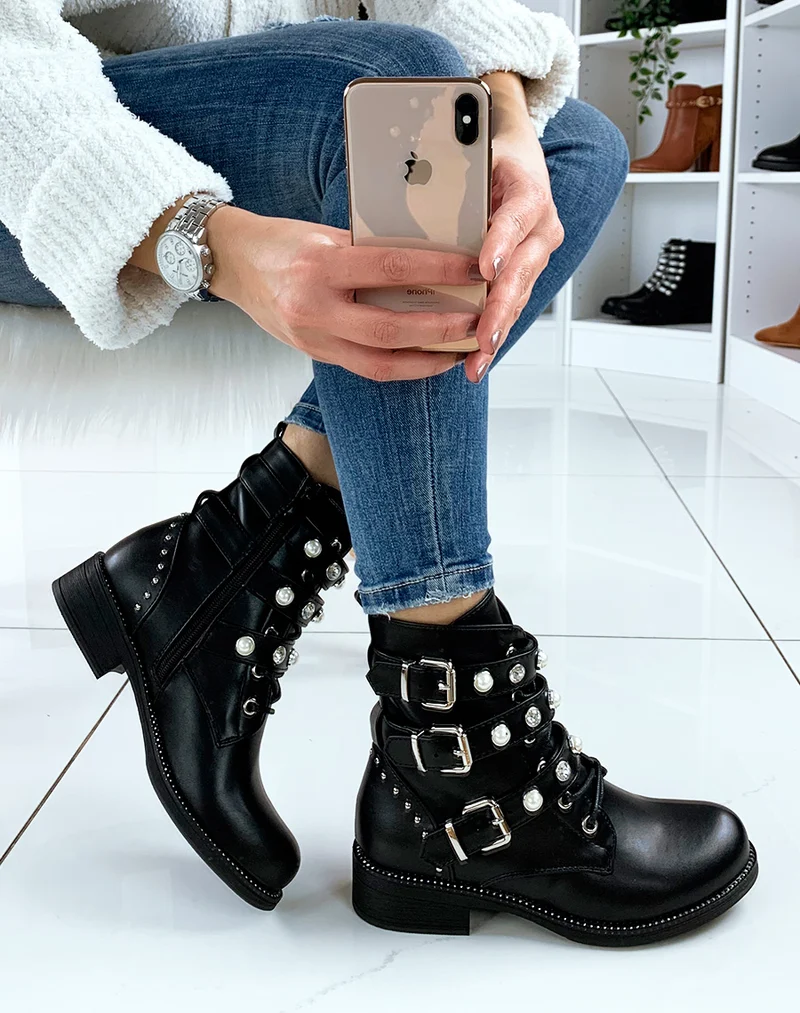 Bottines noires à lanières perlées
