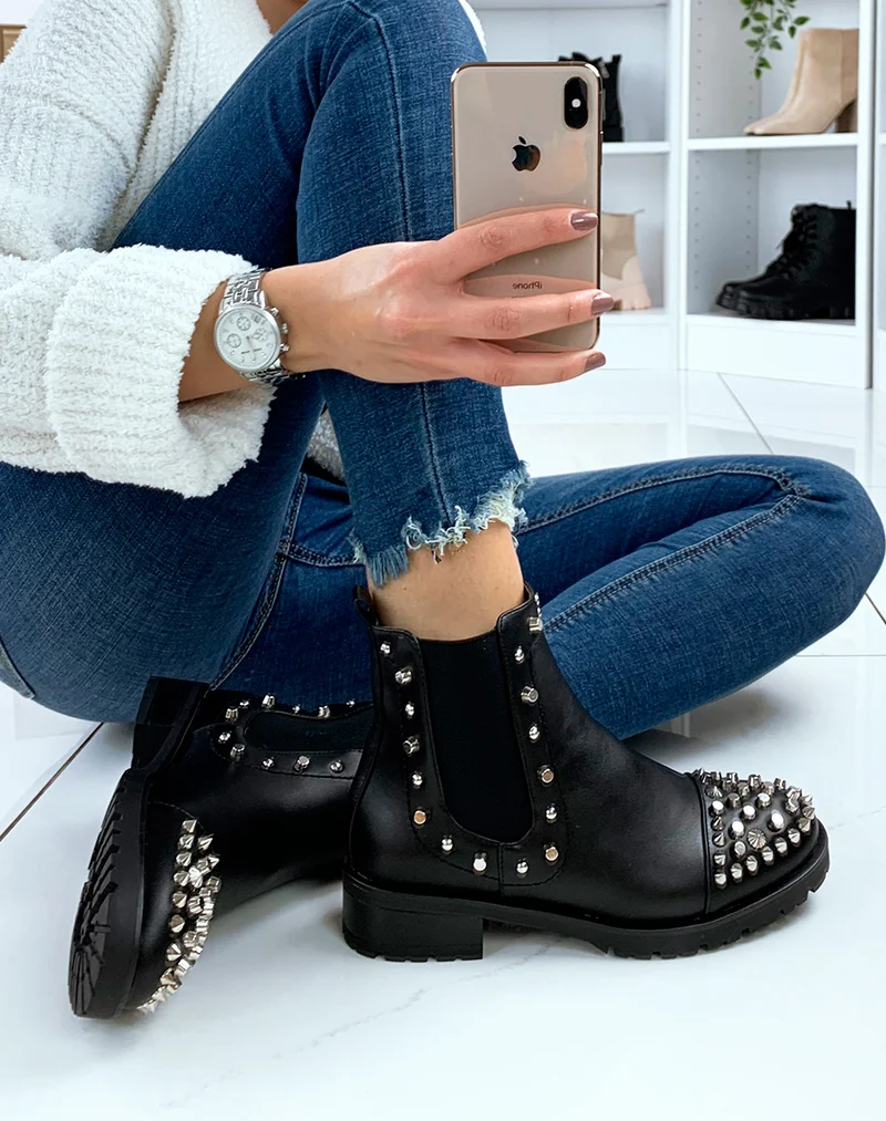Chelsea boots noires à ornements argentés