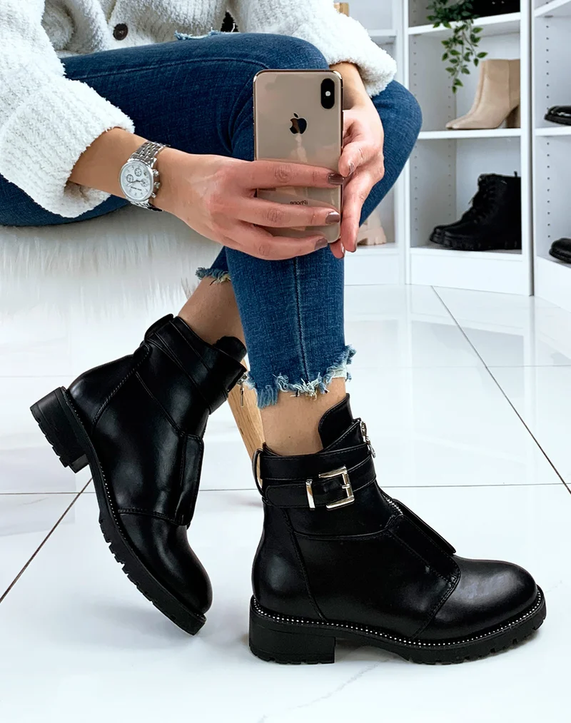 Bottines noires avec fermeture à l’avant