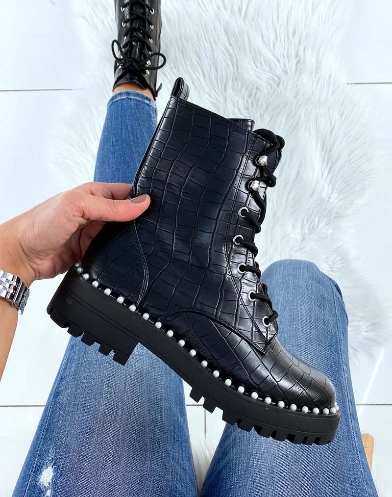 Bottines montantes lacées noires effet croco perlées