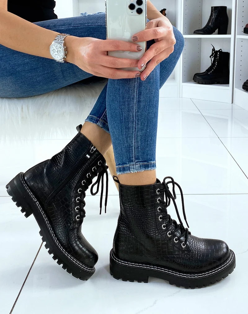 Bottines noires montantes effet croco