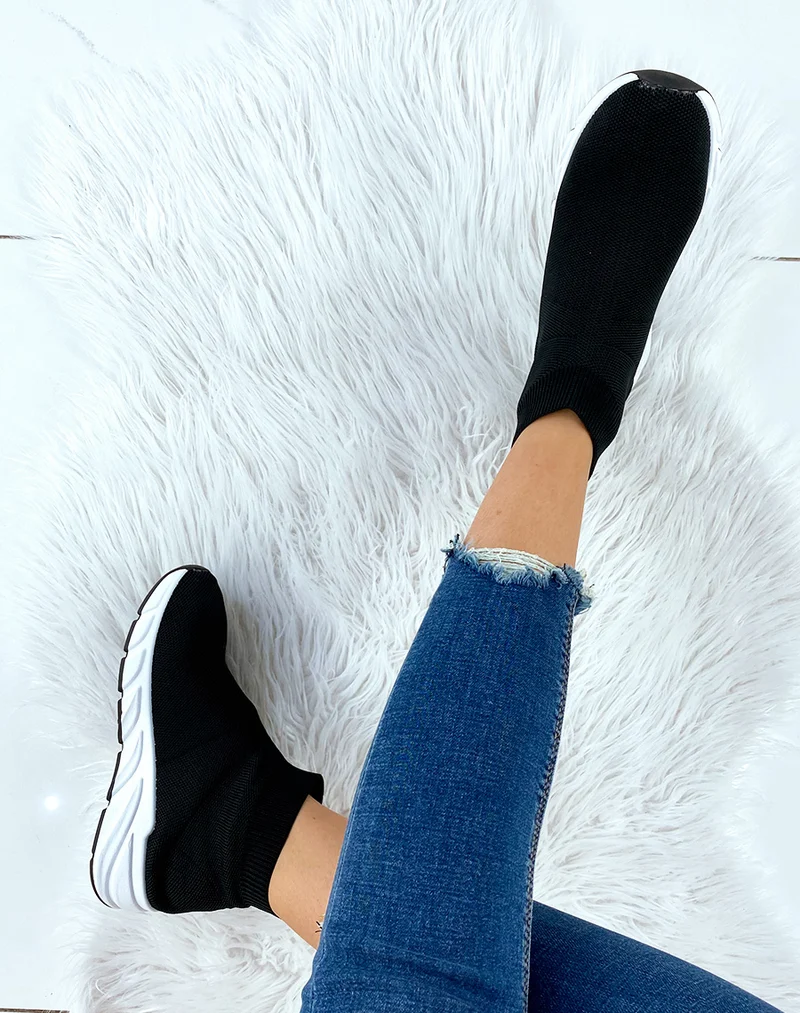 Baskets chaussettes noires et semelle blanche
