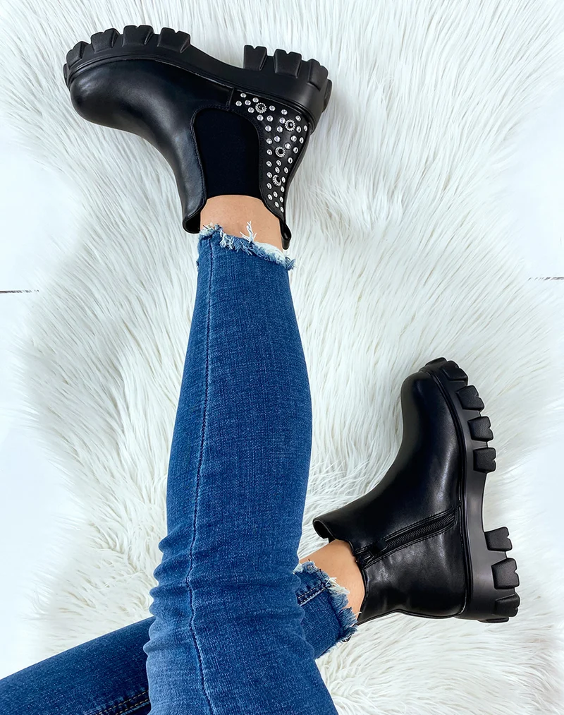 Chelsea boots noires à ornements et semelles crantées