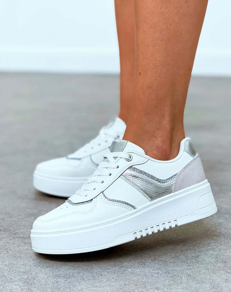 Baskets femme blanche à empiècements et détail argentée pailletée