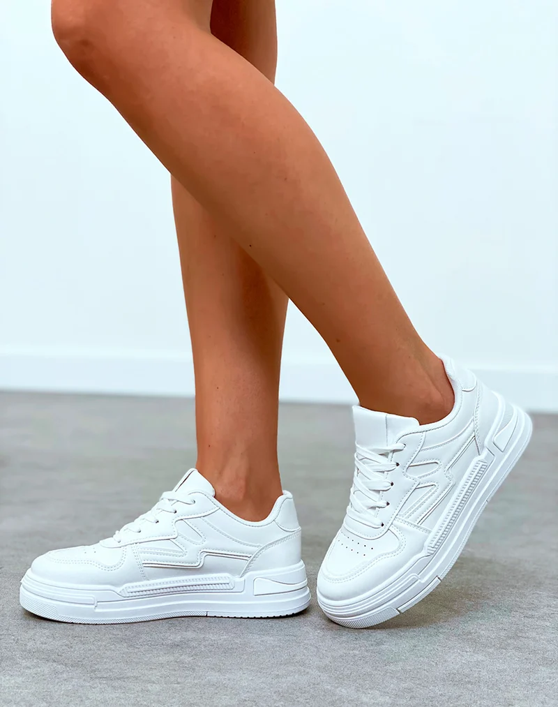 Baskets femme blanche à empiècements et à lacets