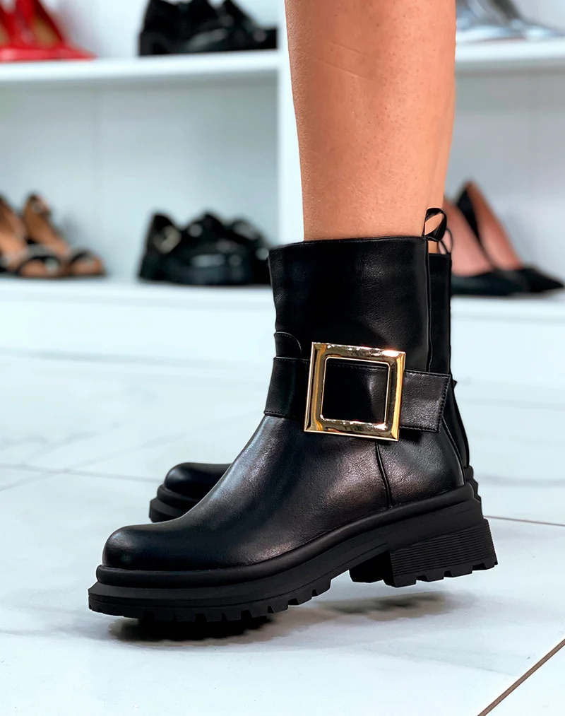 BOTTINES MONTANTES NOIRES AVEC LANIÈRE ÉPAISSE DORÉE ET SEMELLE CRANTÉE
