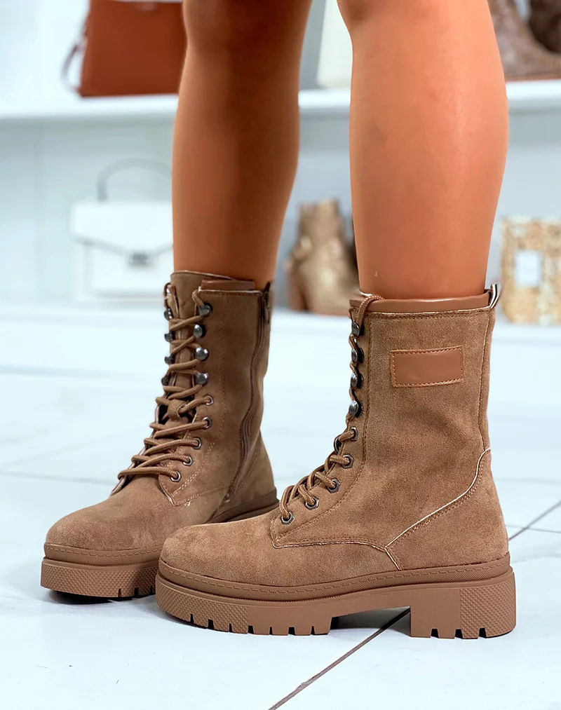 BOTTINES MONTANTES MARRON CLAIR EN SUEDINE ? LACETS AVEC SEMELLE CRANT?E