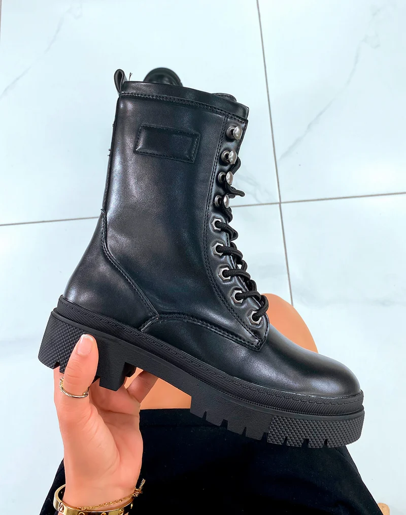 BOTTINES MONTANTES NOIRES LISSE ? LACETS AVEC SEMELLE CRANT?E