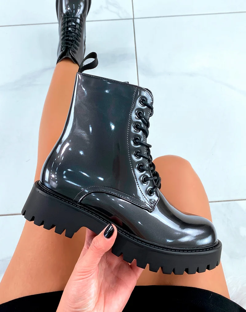 BOTTINES MONTANTES GRIS FONCÉ PAILLETÉES À LACET AVEC SEMELLE CRANTÉE