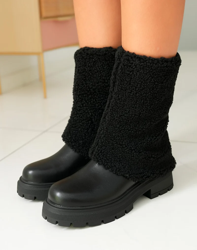 Bottes Femme Noires en Fausse Fourrure avec Semelle Crantée