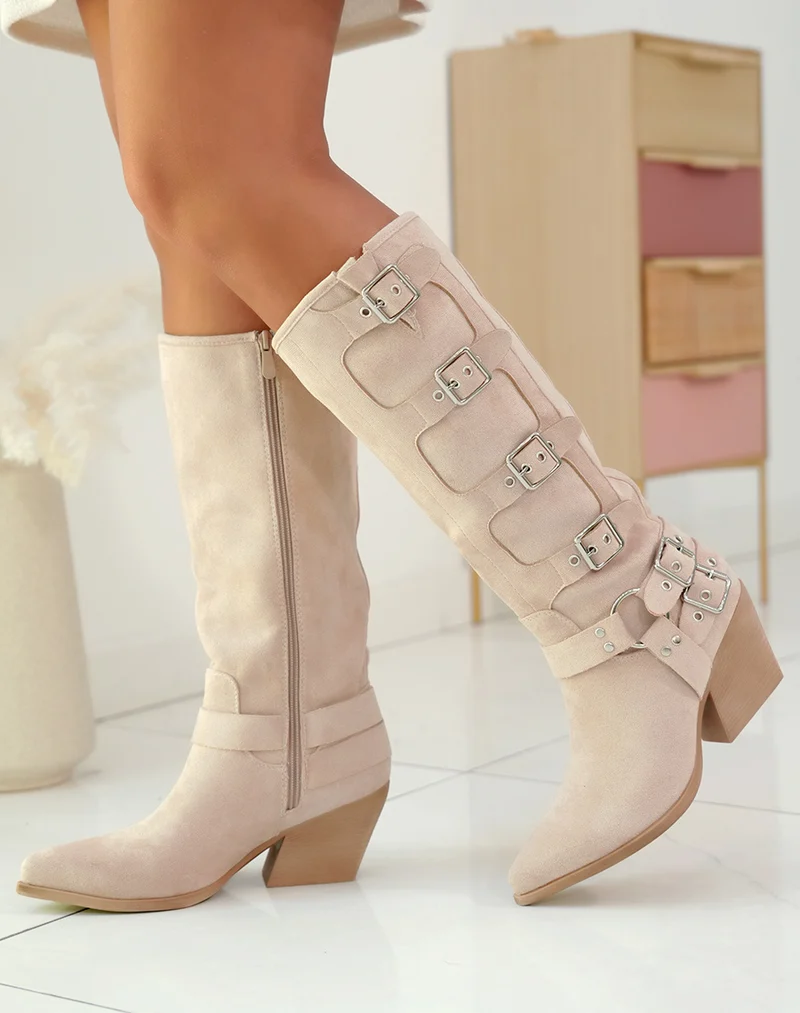 Bottes beiges en suédine style cow-boy et à multiples lanières