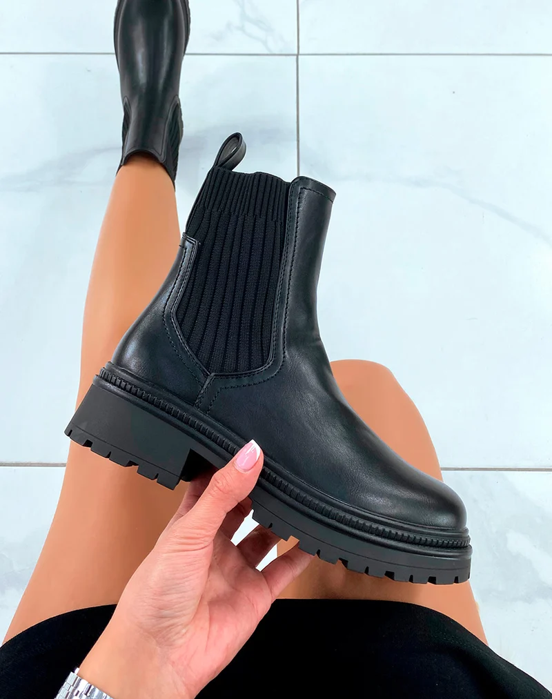 BOTTINES CHELSEA NOIRE : AUDACE & ÉLÉGANCE