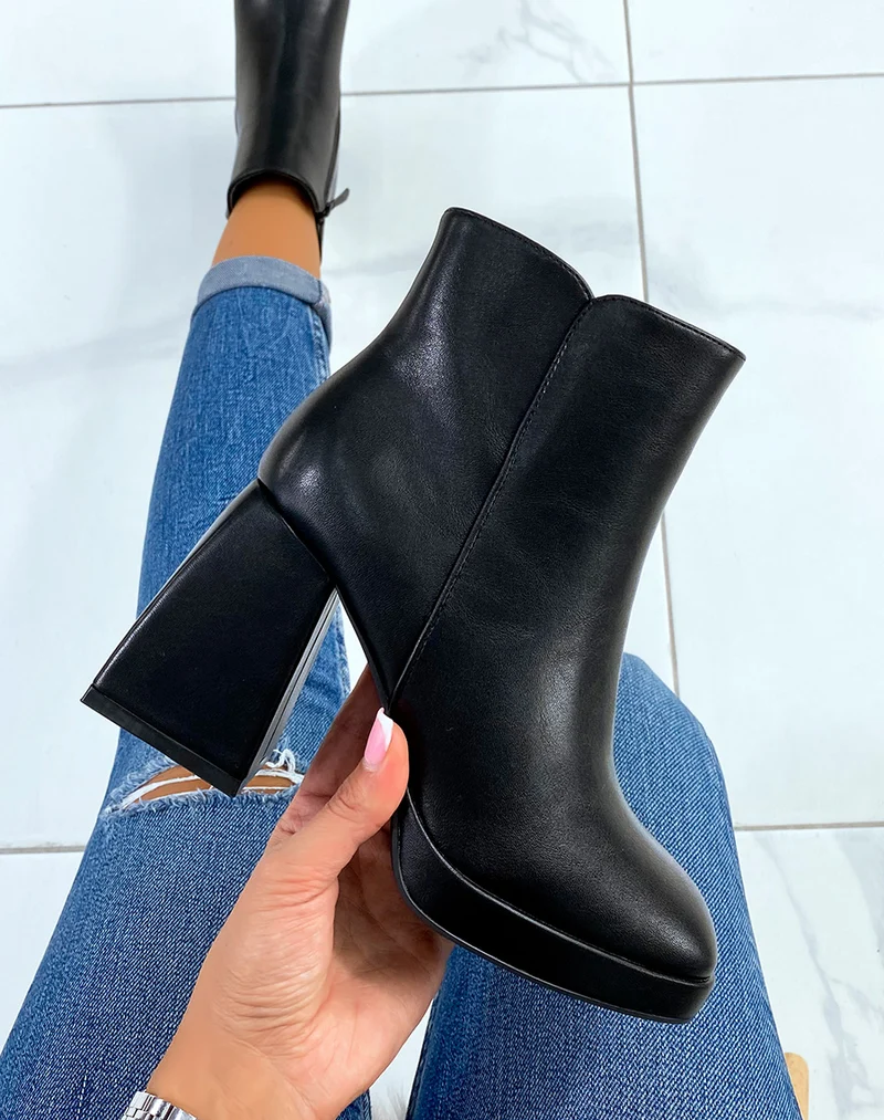 Bottines basses noires à talon épais carré