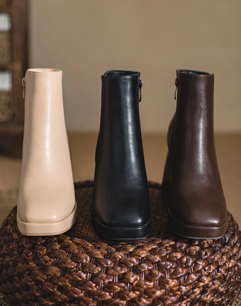 Bottines basses noires à talon épais carré