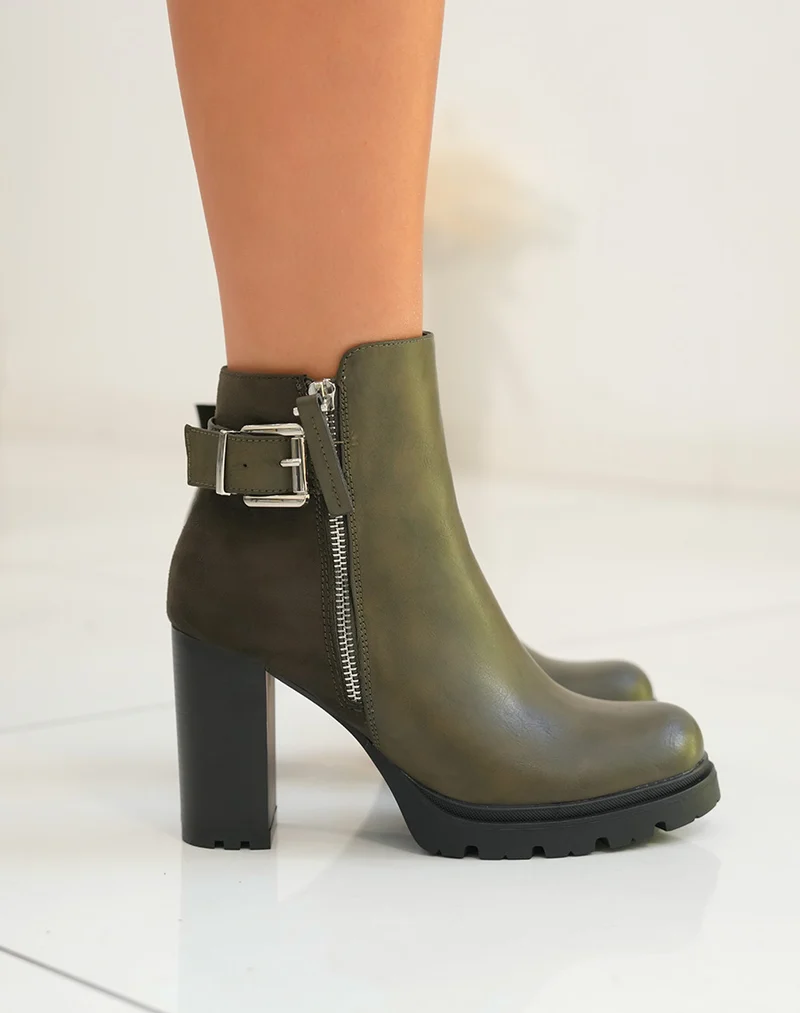 Bottines femme vertes avec sangles argentées et fermeture éclair semelle crantée
