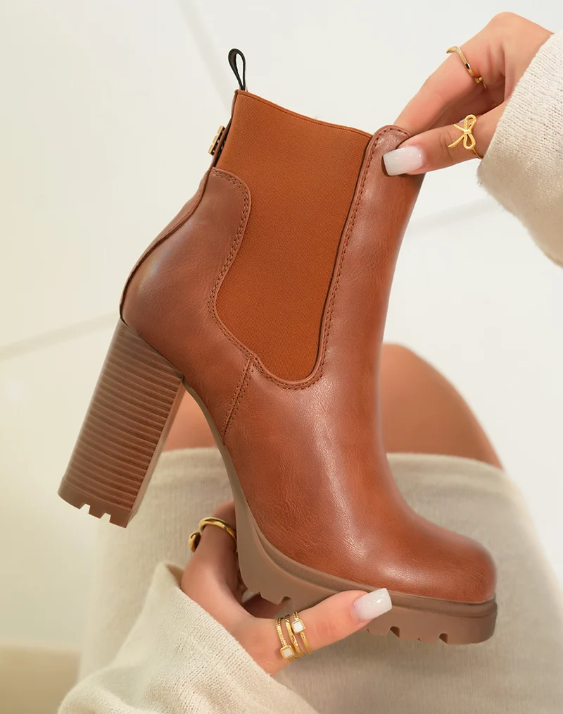 Bottines femme camel à talon avec semelle crantée et élastique