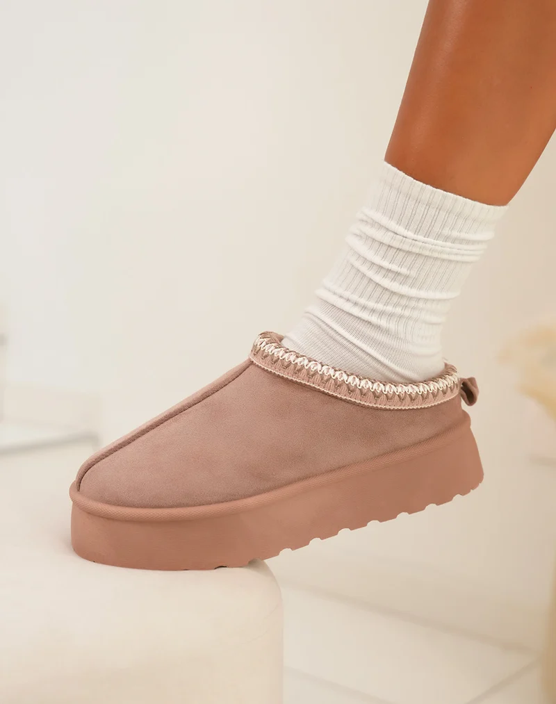 Mule femme taupe tendance avec surpiq?res taupe et blanches et int?rieur fourr?