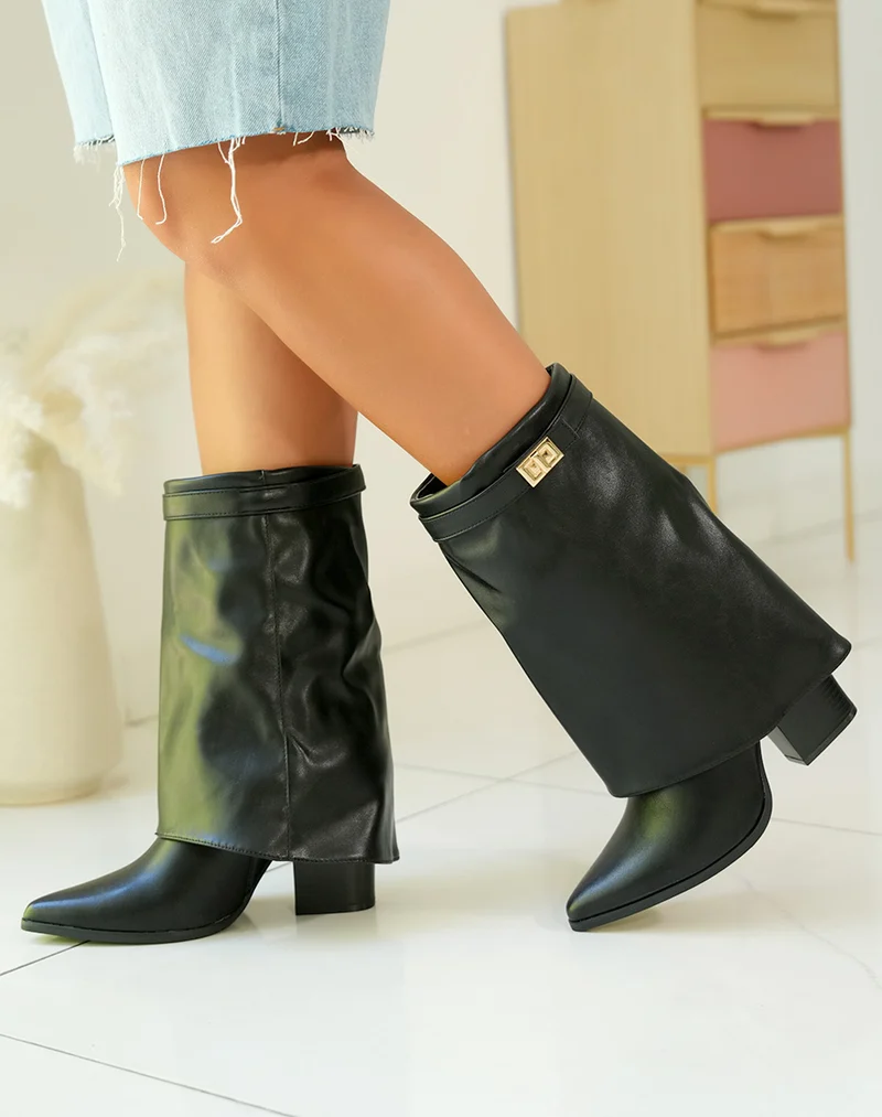Bottines femme noires à talons carrés avec détail doré et tige repliée