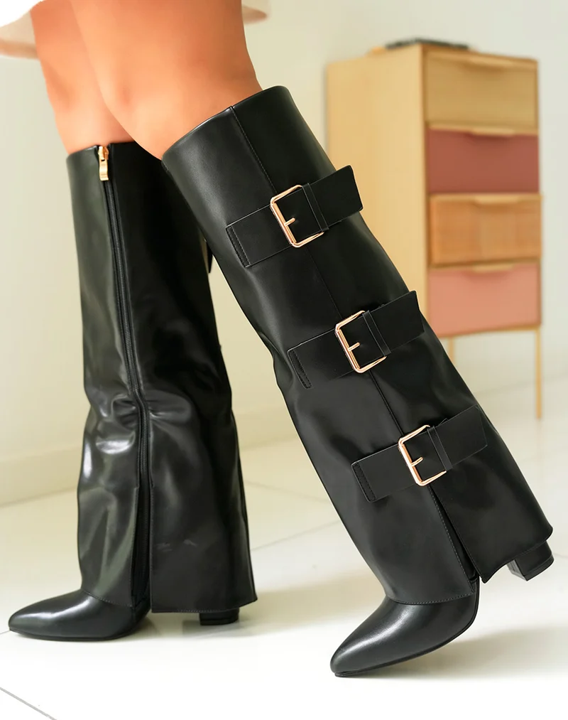 Bottes Femme Noires à Talon Haut et Boucles Dorées