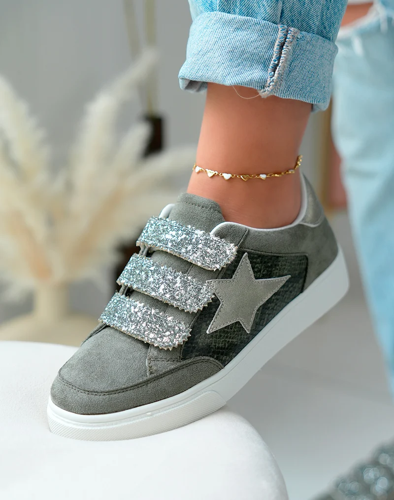 Baskets femme gris foncé effet daim avec empiècements croco vert et étoile argentée