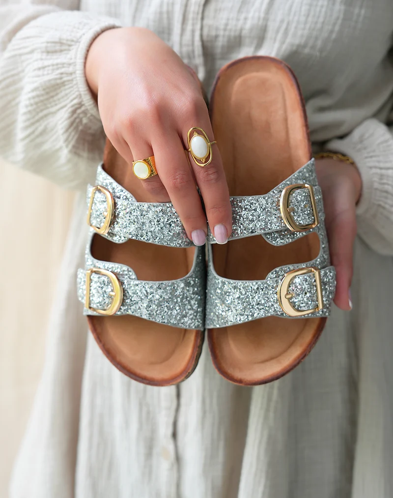 Sandales Mules Femme Scintillantes Argentées avec Boucle Dorée
