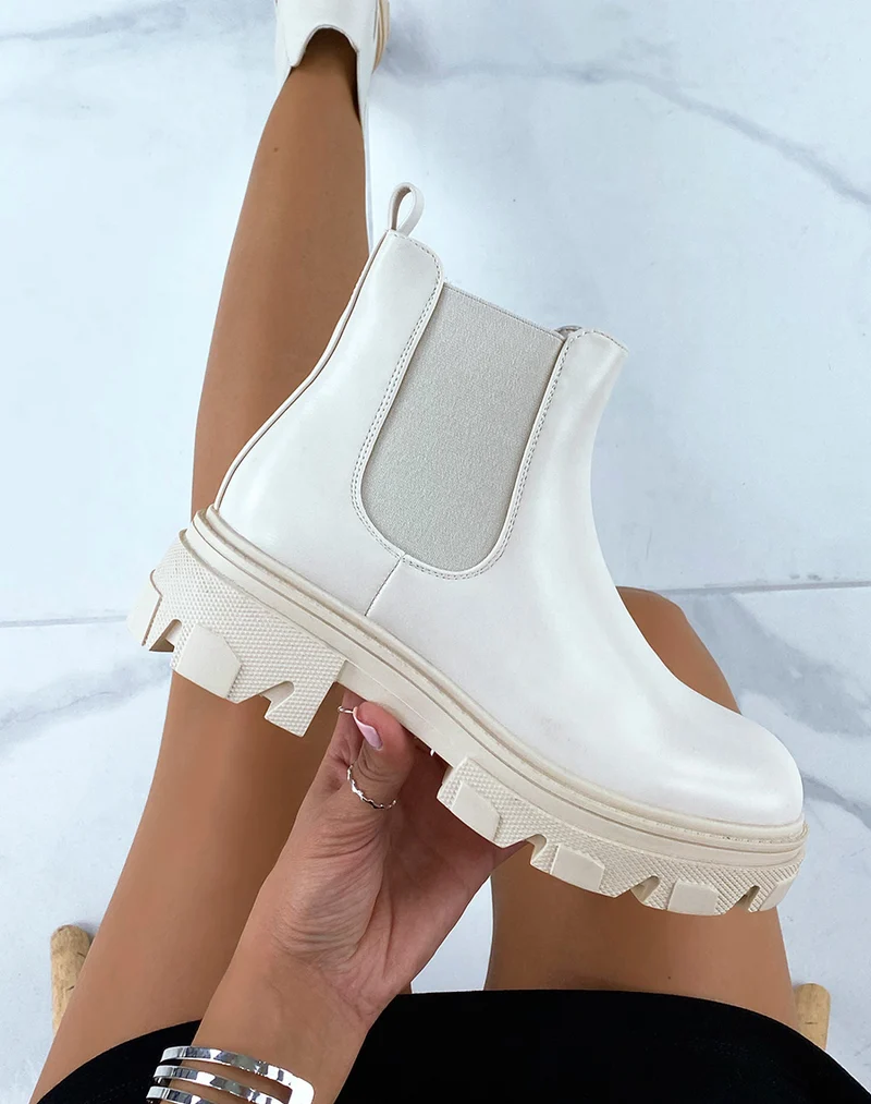 Chelsea boots beiges talonnées à semelle crantée