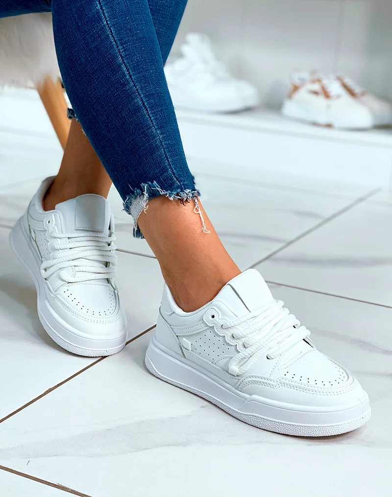 BASKETS BASSES BLANCHES TENDANCES ? LACET ?PAIS